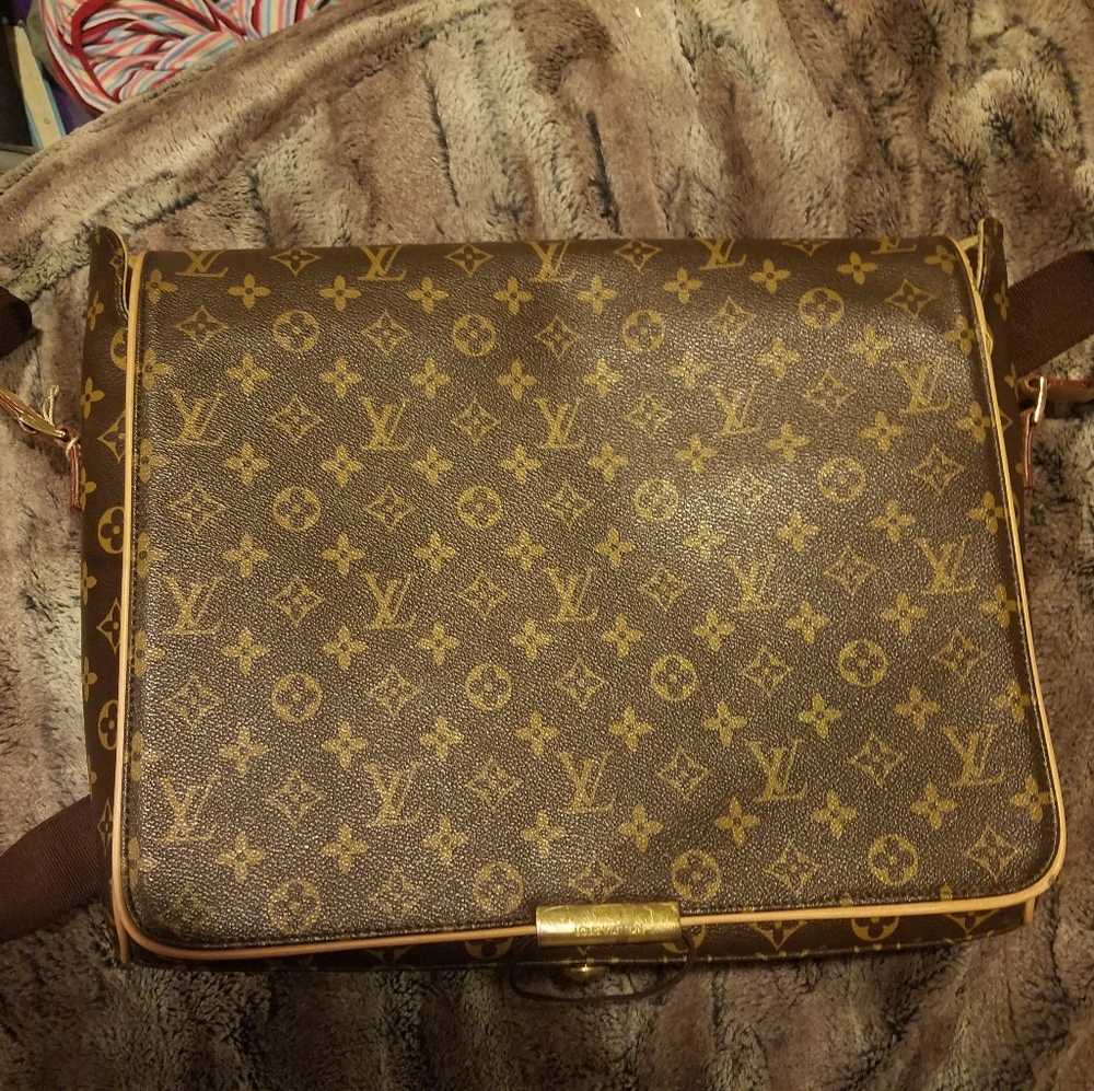 Louis Vuitton crossbody bag